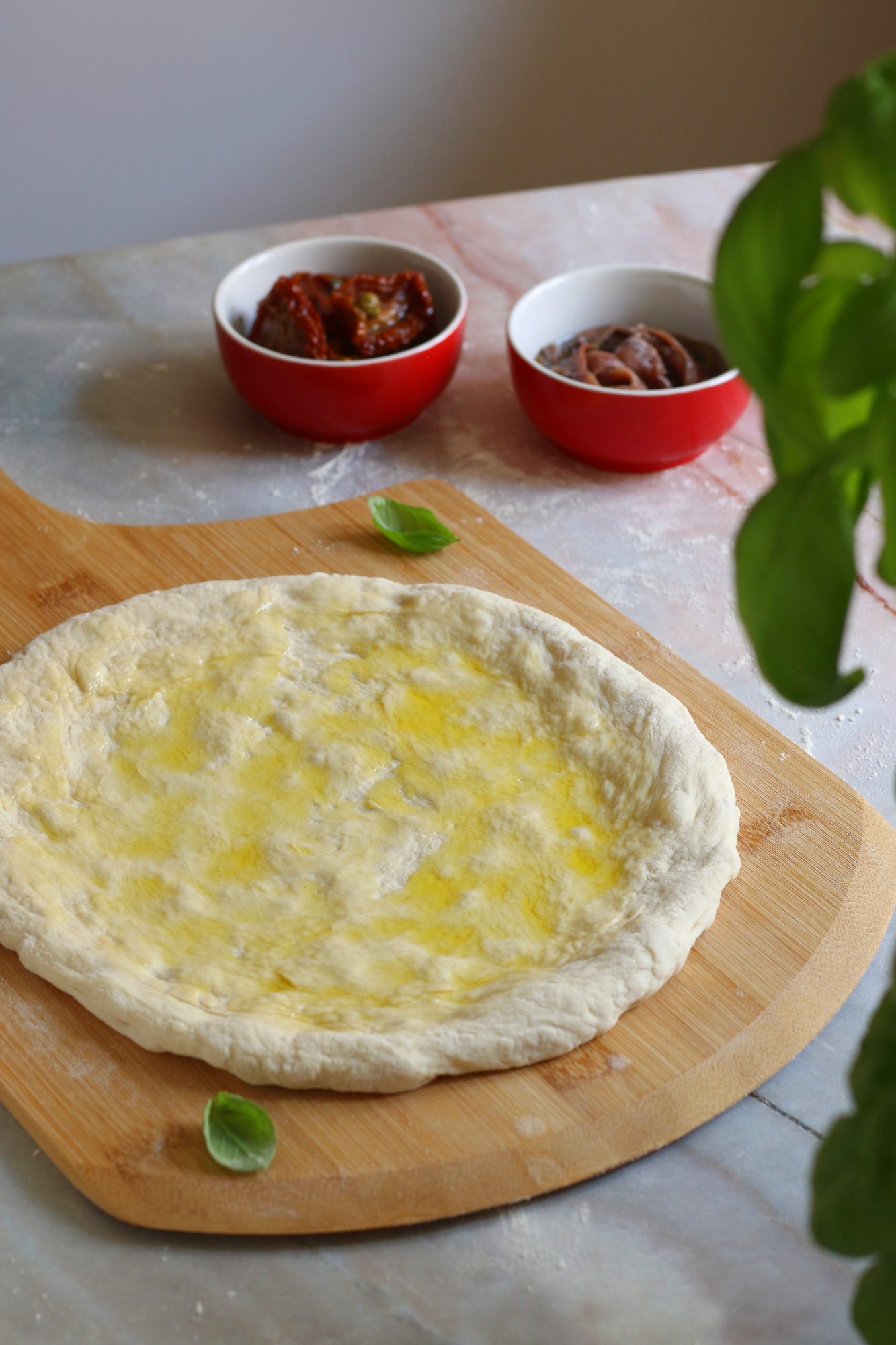 stendere la pizza su pala